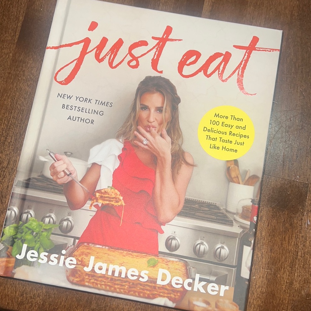 Jessie James Deckers new cookbook “Just Eat”! SIGNED.